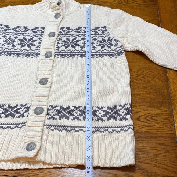 Eddie Bauer Woman’s Sweater Size L Cardigan Cream/Grey Snowflake Design - Picture 4 of 10